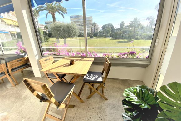 Véranda, la location saisonnière d'appartement expériences et cognés à Cannes, Côte d'Azur en France