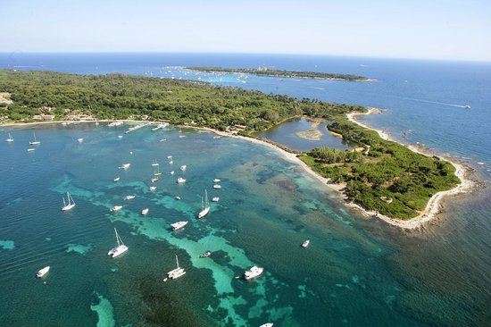 Le isole di Lérins sono ideali per le attività marine a Cannes per un'esperienza
