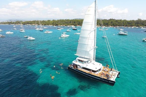 Go on a catamaran in a group with canes renting apartments and experiences