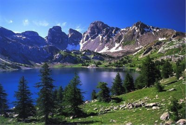 Visita il lago ed esplora la Valle delle Meraviglie