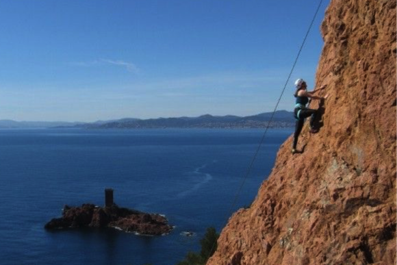 Arrampicata con vista sul mare sulla Costa Azzurra