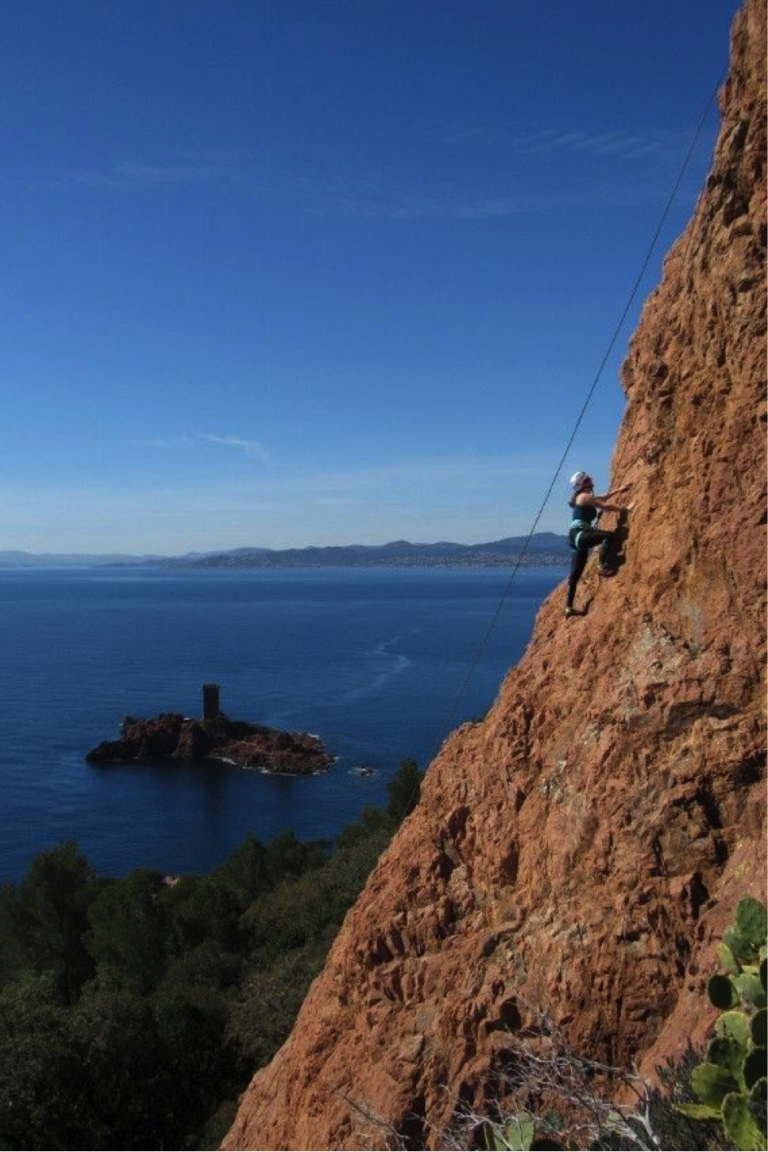 Arrampicata con vista sul mare sulla Costa Azzurra