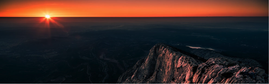 Couchée de soleil en montagnes