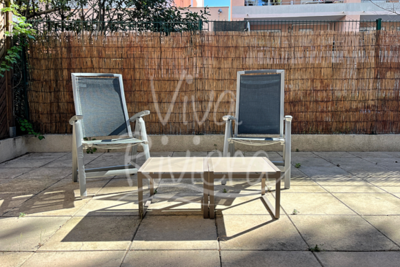 Terrasse côté chambre 1