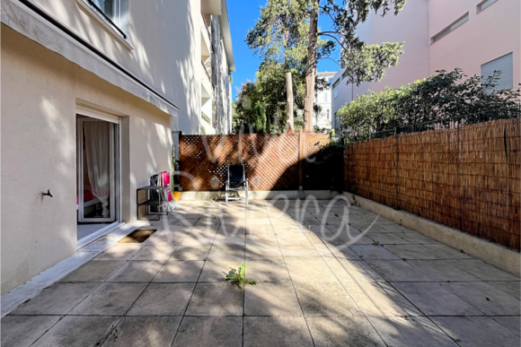 Terrasse côté chambre 1