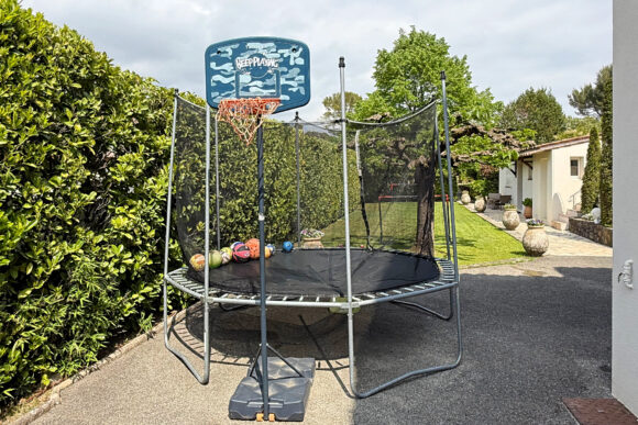 Trampoline