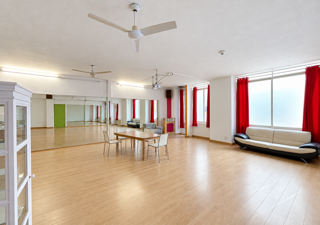 Salle de réunion professionnelle épurée