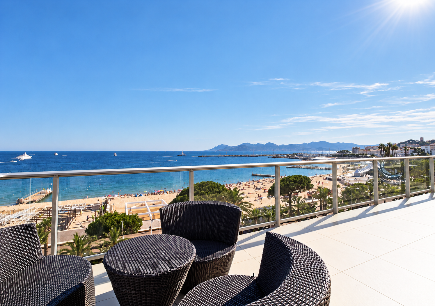 Balcon avec vue sur la Croisette à Cannes