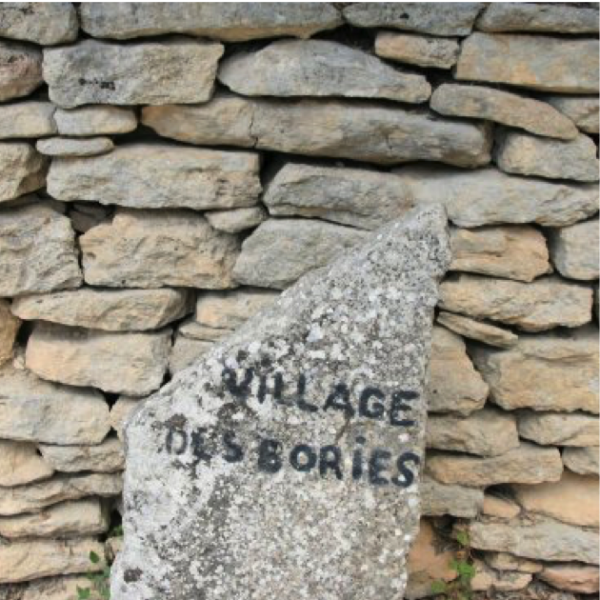 Visita il villaggio di Bories